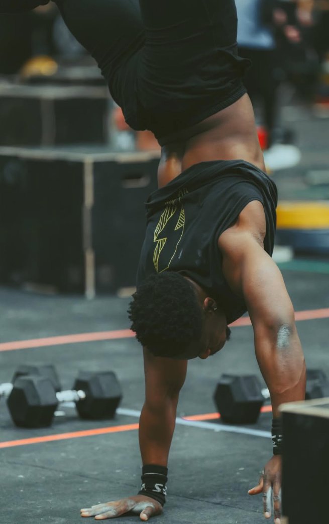 Sean Ekila competing